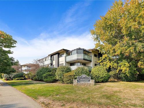 311-3900 Shelbourne St, Saanich, BC - Outdoor With Balcony