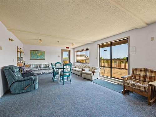 214-550 Bradley St, Nanaimo, BC - Indoor Photo Showing Living Room