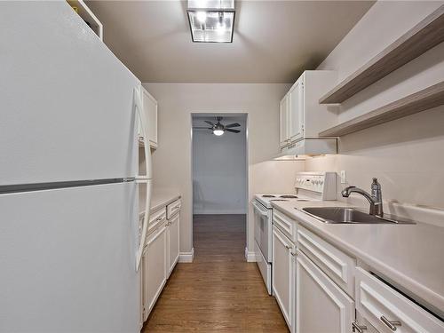 214-550 Bradley St, Nanaimo, BC - Indoor Photo Showing Kitchen