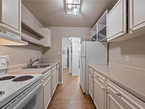 214-550 Bradley St, Nanaimo, BC - Indoor Photo Showing Kitchen