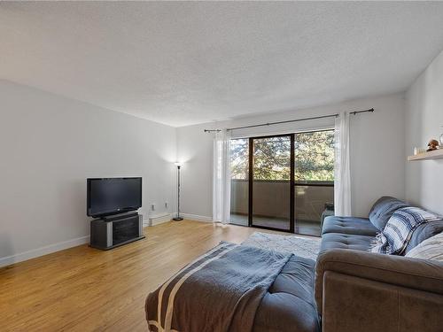 214-550 Bradley St, Nanaimo, BC - Indoor Photo Showing Living Room