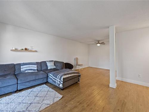 214-550 Bradley St, Nanaimo, BC - Indoor Photo Showing Living Room