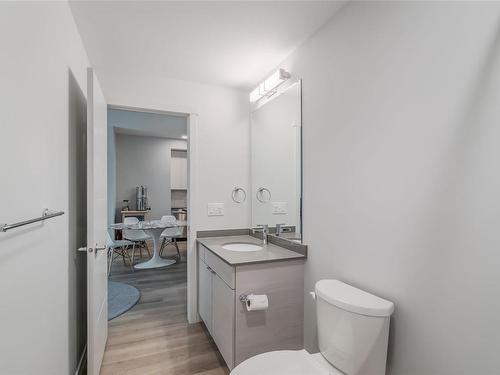 215-4830 Cedar Ridge Pl, Nanaimo, BC - Indoor Photo Showing Bathroom