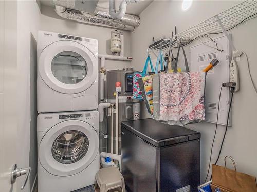 215-4830 Cedar Ridge Pl, Nanaimo, BC - Indoor Photo Showing Laundry Room