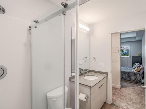 215-4830 Cedar Ridge Pl, Nanaimo, BC - Indoor Photo Showing Bathroom