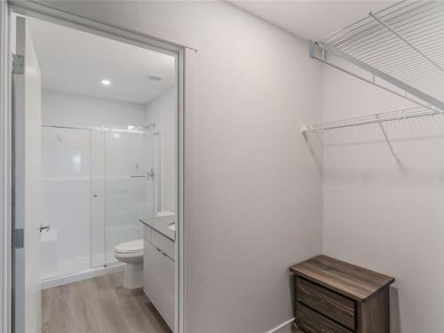 215-4830 Cedar Ridge Pl, Nanaimo, BC - Indoor Photo Showing Bathroom