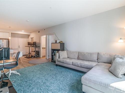 215-4830 Cedar Ridge Pl, Nanaimo, BC - Indoor Photo Showing Living Room