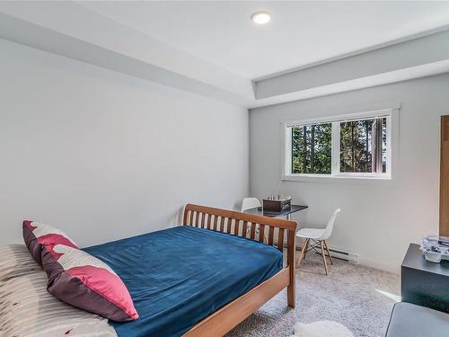 215-4830 Cedar Ridge Pl, Nanaimo, BC - Indoor Photo Showing Bedroom