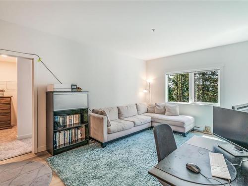 215-4830 Cedar Ridge Pl, Nanaimo, BC - Indoor Photo Showing Living Room