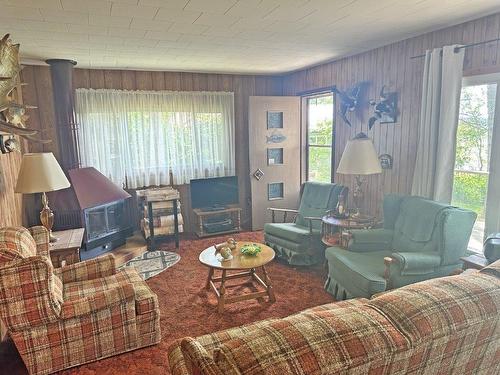 4295C Hwy 588, Whitefish Lake Suomi, ON - Indoor Photo Showing Living Room