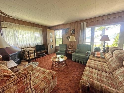 4295C Hwy 588, Whitefish Lake Suomi, ON - Indoor Photo Showing Living Room