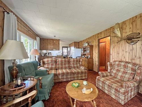 4295C Hwy 588, Whitefish Lake Suomi, ON - Indoor Photo Showing Living Room