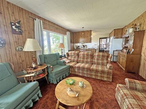 4295C Hwy 588, Whitefish Lake Suomi, ON - Indoor Photo Showing Living Room