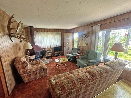 4295C Hwy 588, Whitefish Lake Suomi, ON - Indoor Photo Showing Living Room