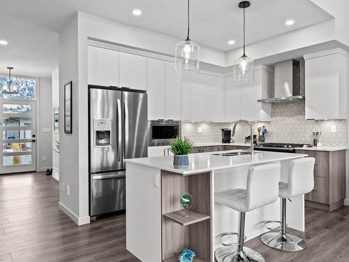 20-260 Rue Cheval Noir, Kamloops, BC - Indoor Photo Showing Kitchen With Stainless Steel Kitchen With Upgraded Kitchen