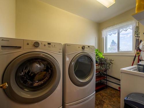 689 Schubert Drive, Kamloops, BC - Indoor Photo Showing Laundry Room