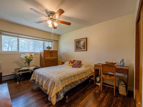 689 Schubert Drive, Kamloops, BC - Indoor Photo Showing Bedroom