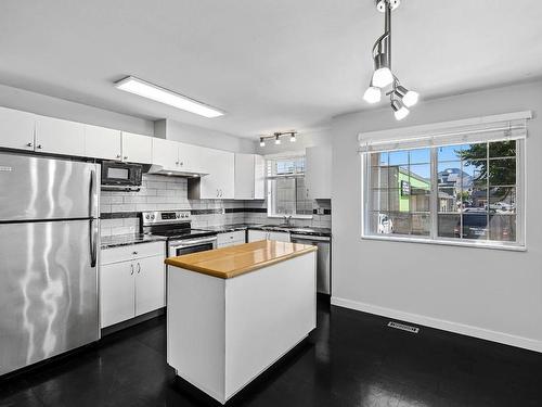 11-1876 Tranquille Rd, Kamloops, BC - Indoor Photo Showing Kitchen With Upgraded Kitchen