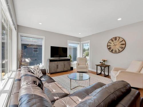 228 Murtle Cres, Clearwater, BC - Indoor Photo Showing Living Room