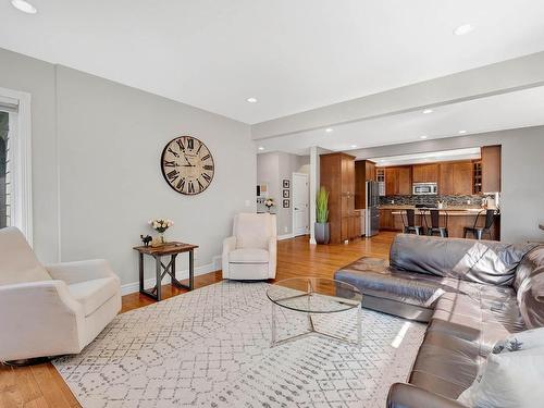 228 Murtle Cres, Clearwater, BC - Indoor Photo Showing Living Room