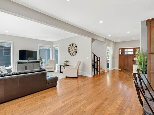 228 Murtle Cres, Clearwater, BC - Indoor Photo Showing Living Room