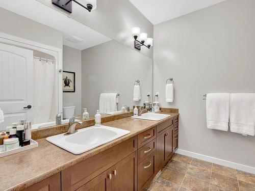 228 Murtle Cres, Clearwater, BC - Indoor Photo Showing Bathroom