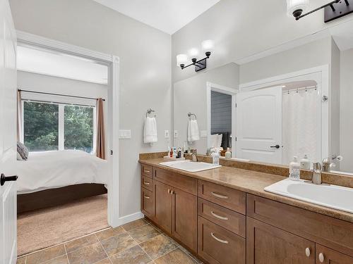 228 Murtle Cres, Clearwater, BC - Indoor Photo Showing Bathroom