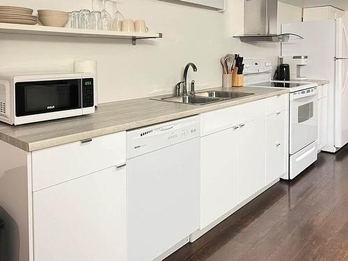 228 Murtle Cres, Clearwater, BC - Indoor Photo Showing Kitchen With Double Sink