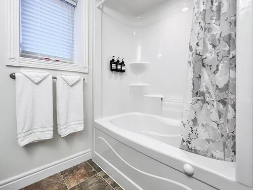 228 Murtle Cres, Clearwater, BC - Indoor Photo Showing Bathroom