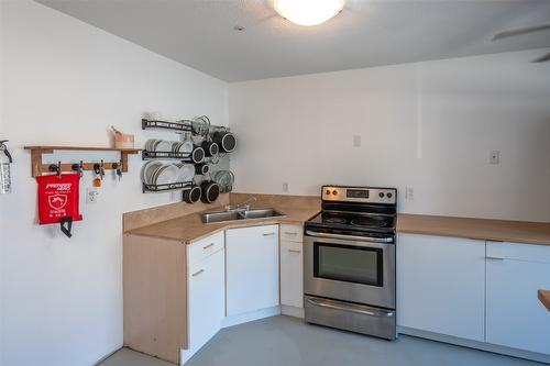 3-1135 Main Street, Okanagan Falls, BC - Indoor Photo Showing Kitchen With Double Sink