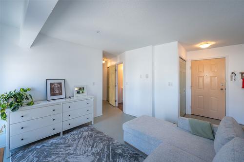 3-1135 Main Street, Okanagan Falls, BC - Indoor Photo Showing Bedroom