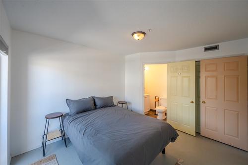 3-1135 Main Street, Okanagan Falls, BC - Indoor Photo Showing Bedroom