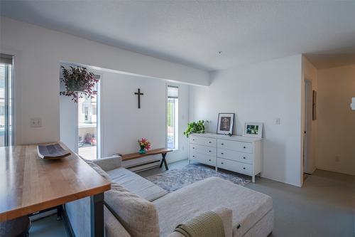 3-1135 Main Street, Okanagan Falls, BC - Indoor Photo Showing Bedroom