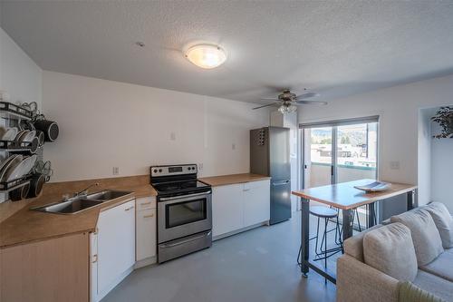 3-1135 Main Street, Okanagan Falls, BC - Indoor Photo Showing Kitchen With Double Sink