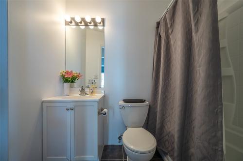 3-1135 Main Street, Okanagan Falls, BC - Indoor Photo Showing Bathroom