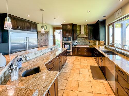 3175 Valleyview Road, Penticton, BC - Indoor Photo Showing Kitchen With Double Sink With Upgraded Kitchen