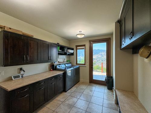 3175 Valleyview Road, Penticton, BC - Indoor Photo Showing Laundry Room