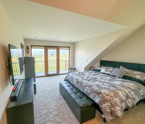 3175 Valleyview Road, Penticton, BC - Indoor Photo Showing Bedroom