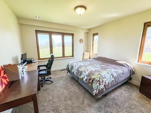 3175 Valleyview Road, Penticton, BC - Indoor Photo Showing Bedroom