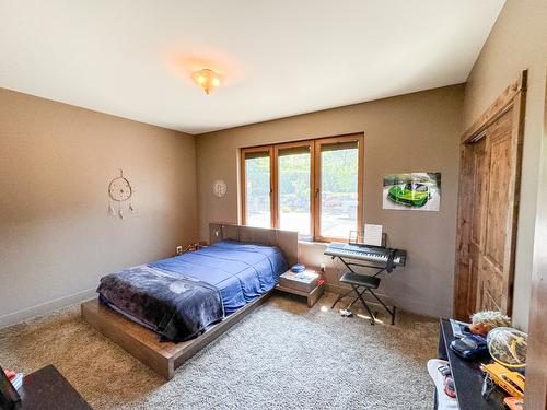 3175 Valleyview Road, Penticton, BC - Indoor Photo Showing Bedroom