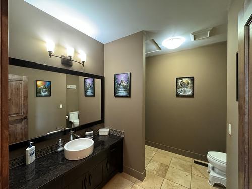 3175 Valleyview Road, Penticton, BC - Indoor Photo Showing Bathroom