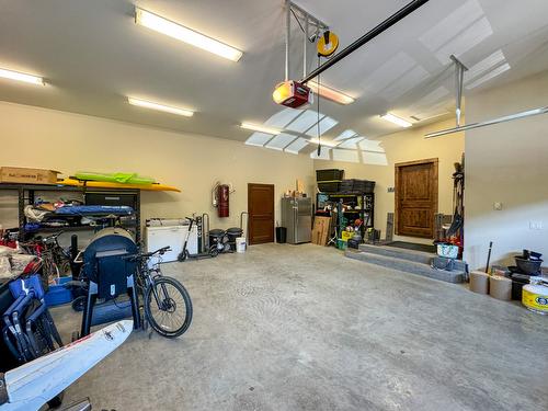 3175 Valleyview Road, Penticton, BC - Indoor Photo Showing Garage