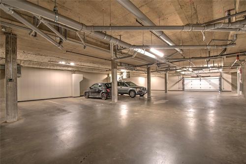 208-3409 28 Avenue, Vernon, BC - Indoor Photo Showing Garage