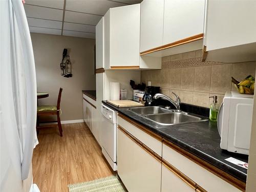 202-1410 Penticton Avenue, Penticton, BC - Indoor Photo Showing Kitchen With Double Sink