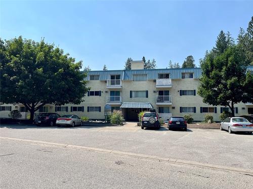 202-1410 Penticton Avenue, Penticton, BC - Outdoor With Facade