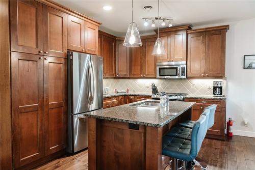 5403-4034 Pritchard Drive, West Kelowna, BC - Indoor Photo Showing Kitchen With Double Sink