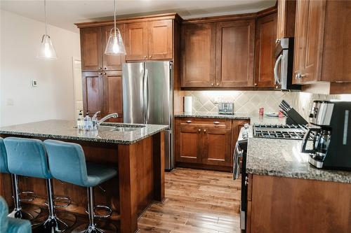 5403-4034 Pritchard Drive, West Kelowna, BC - Indoor Photo Showing Kitchen