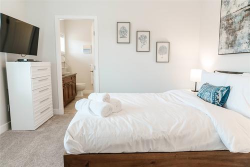 5403-4034 Pritchard Drive, West Kelowna, BC - Indoor Photo Showing Bedroom