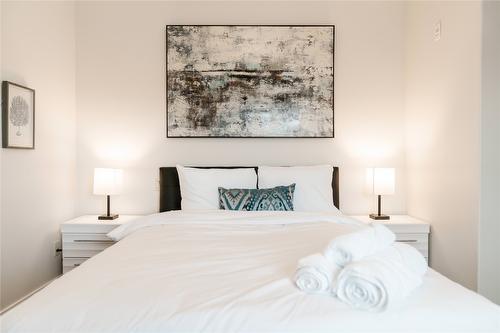 5403-4034 Pritchard Drive, West Kelowna, BC - Indoor Photo Showing Bedroom