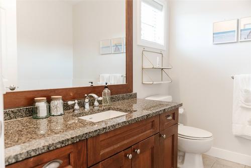 5403-4034 Pritchard Drive, West Kelowna, BC - Indoor Photo Showing Bathroom